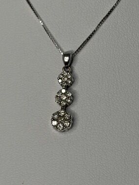 10k white gold 3 diamond pendant .